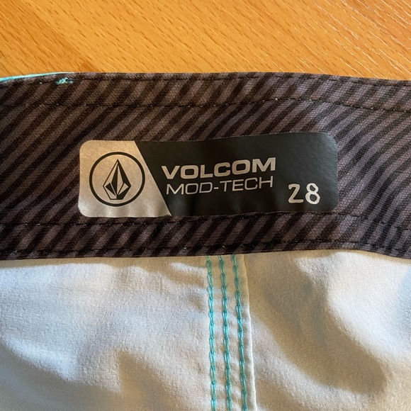 Boys Volcom Boardshorts - Picture 3 of 3